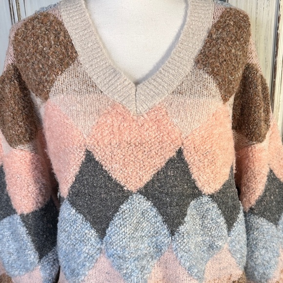 Fable Colorful Geometric Diamond Pattern Plush Women’s Sweater - Picture 4 of 12